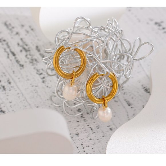 ^NEW 18K Gold Plated Fresh Pearl Drop Round Hoop Earrings - Picture 7 of 9